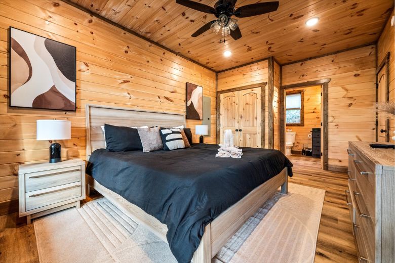 5 Things Couples Say They Love Most About Cabin Bedrooms